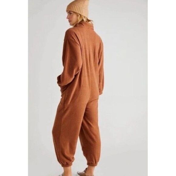 NEW FREE PEOPLE Sz XS FUZZY FLEECE RIDGE JUMPSUIT IN BROWN - Picture 3 of 3